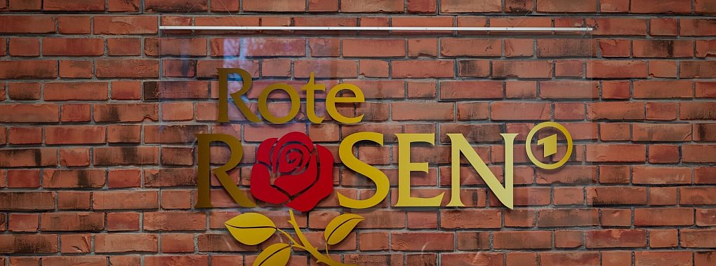 Das Logo der Telenovela "Rote Rosen" im Studio in L&uuml;neburg. - &copy; Philipp Schulze/dpa