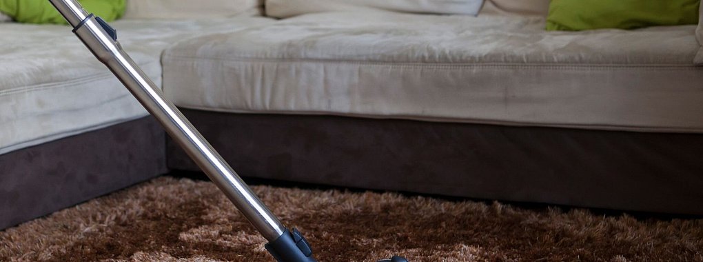 Staubsaugertest der Stiftung Warentest: Staubsauger mit Beutel schneiden insgesamt besser ab, insbesondere auf Teppichb&ouml;den, w&auml;hrend Modelle ohne Beutel eher Schw&auml;chen zeigen. - &copy; Silvia Marks/dpa-tmn