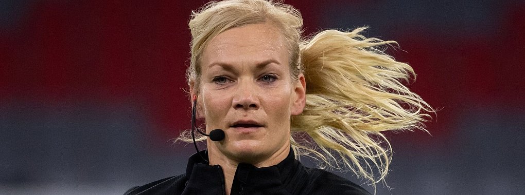Die Frühere Bundesliga-Schiedsrichterin Steinhaus-Webb wird FIFA-Funktionärin - © Sven Hoppe/dpa