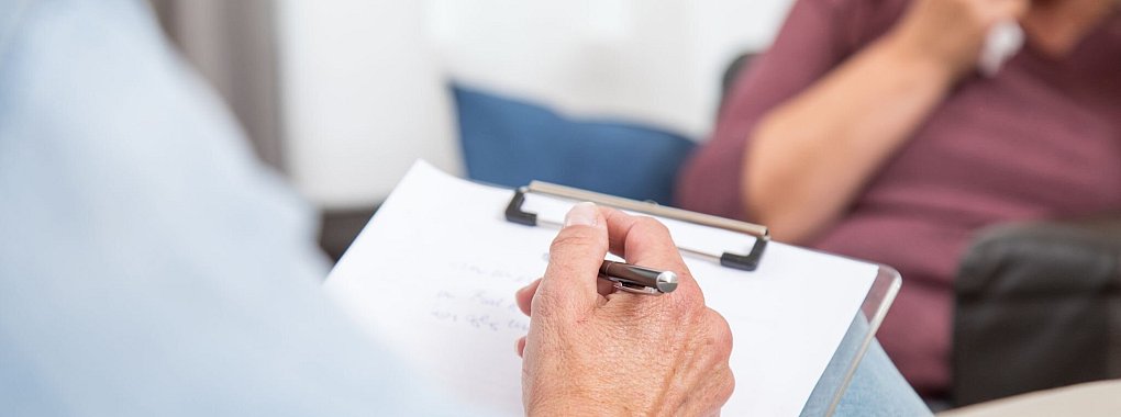 Ob bei Depression, Burnout-Syndrom oder Ängsten: Häufig wird zur Behandlung solcher Erkrankungen und Störungen eine Psychotherapie empfohlen. - © Christin Klose/dpa-tmn