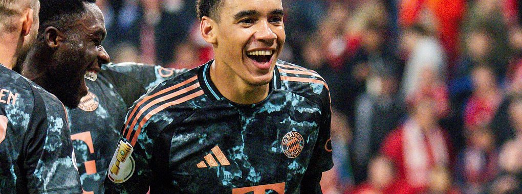 Jamal Musiala erzielte beim 4:0-Sieg des FC Bayern in Mainz drei Tore. - © Torsten Silz/dpa