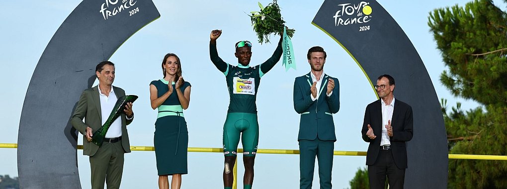 Biniam Girmay hat seinen Vertrag bis 2028 verl&auml;ngert. - &copy; Pool Luca Bettini/Belga/dpa