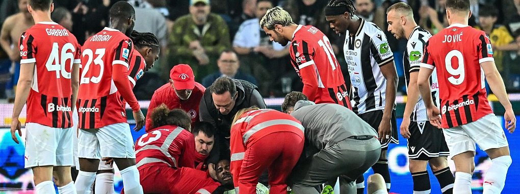 Bei einem heftigen Zusammenprall hat sich Milan-Torwart Mike Maignan verletzt. - © Alessio Marini/Ipa Sport / Ipa-A/LiveMedia-IPA/ZUMA Press Wire/dpa