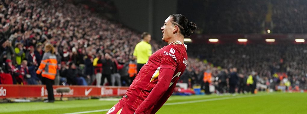 Holt mit Liverpool den nächsten Sieg: Darwin Nunez - © Peter Byrne/PA Wire/dpa