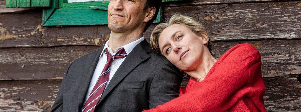 Sonja (Franziska Machens) kehrt im Film zur&uuml;ck zu ihrem Bruder Stefan (Hendrik Heutmann). - &copy; Maor Waisburd/WDR/MadeFor Film/dpa