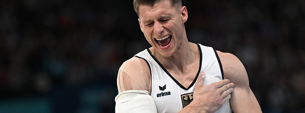 Lukas Dauser bejubelt seine Barren&uuml;bung. - &copy; Marijan Murat/dpa