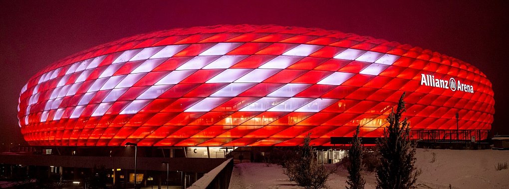 Nach seinem Tod prangte sein Name auf dem Stadion - nun soll der Platz davor heißen wie er. - © Lennart Preiss/dpa