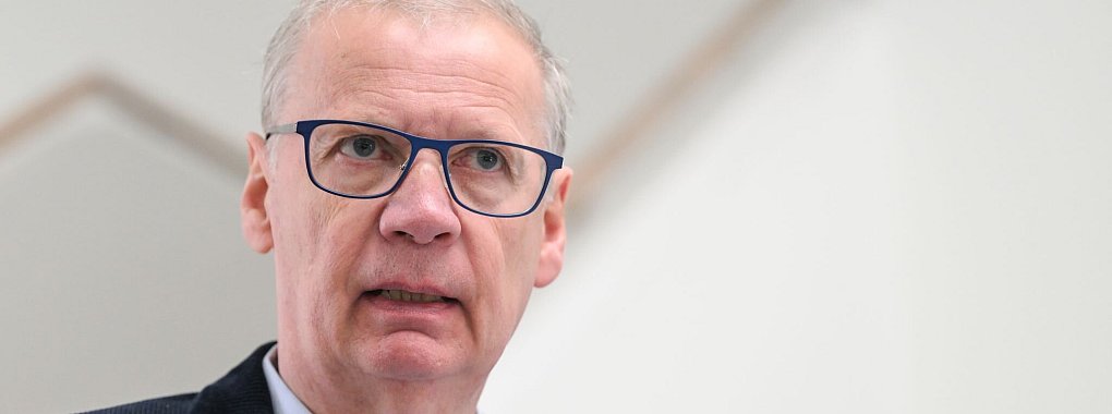 «Hans Rosenthal hat sich immer schützend vor alle seine Protagonisten gestellt. Das hat sich mir eingeprägt», sagt Günther Jauch. (Archivbild) - © Jens Kalaene/dpa