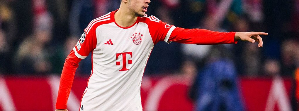 Serbiens Verband würde gerne, dass Bayerns Aleksandar Pavlovic für die Nationalmannschaft spielt. - © Tom Weller/dpa