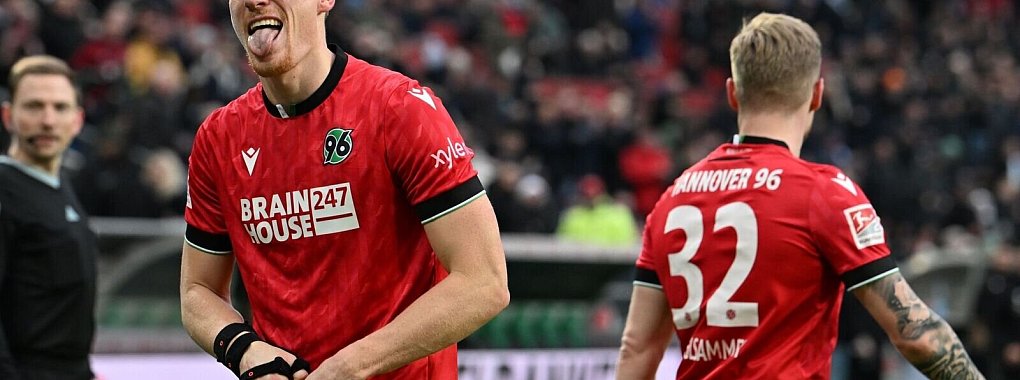 Traf nach einer Ecke zum Sieg: Hannovers Marcel Halstenberg. - &copy; Carmen Jaspersen/dpa