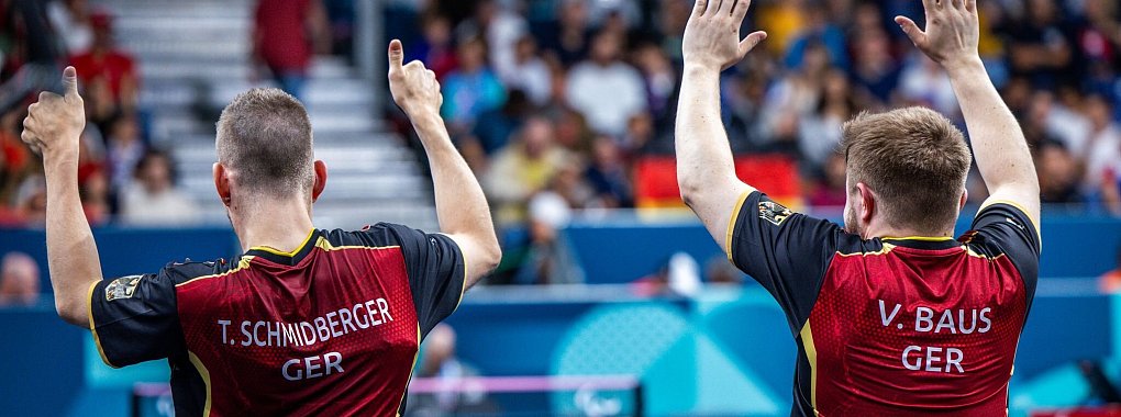 Das Tischtennis-Doppel Thomas Schmidberger (l) und Valentin Baus will auch am Samstag mit den Fans jubeln. - &copy; Jens B&uuml;ttner/dpa