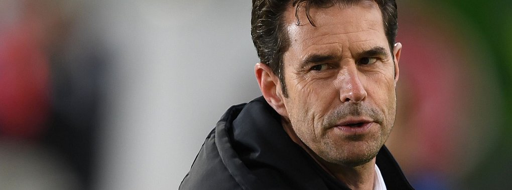 Ralf Kellermann, Sportlicher Leiter beim VfL Wolfsburg, fordert mehr Nachwuchsarbeit bei de DFB-Frauen. - © Swen Pförtner/dpa
