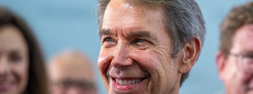 Kunstwerke von Jeff Koons gibt es jetzt auch auf dem Mond. - © Armin Weigel/dpa