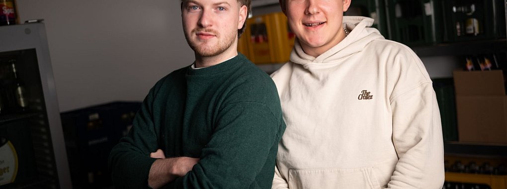 Bei Auftritten spricht sich die Rap-Crew öfter gegen Rechts und für Offenheit aus. - © Sebastian Christoph Gollnow/dpa