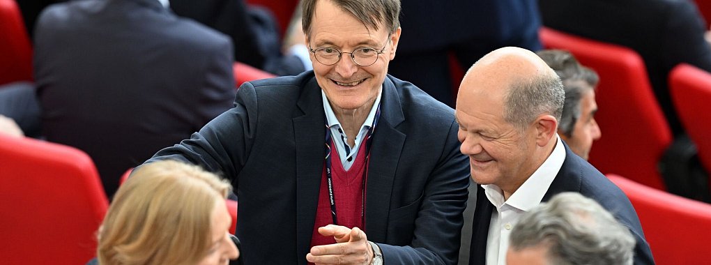 Bei den EM-Spielen in Deutschland waren zahlreiche Politiker auf den Tribünen zu sehen. - © Bernd Weißbrod/dpa