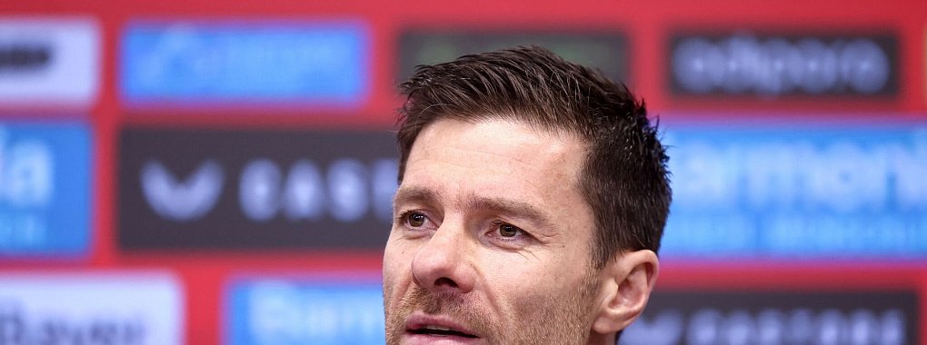 Leverkusens Meister-Trainer Xabi Alonso denkt im Moment des Erfolges auch an seine teils knapp gescheiterten Vorg&auml;nger. - &copy; Rolf Vennenbernd/dpa
