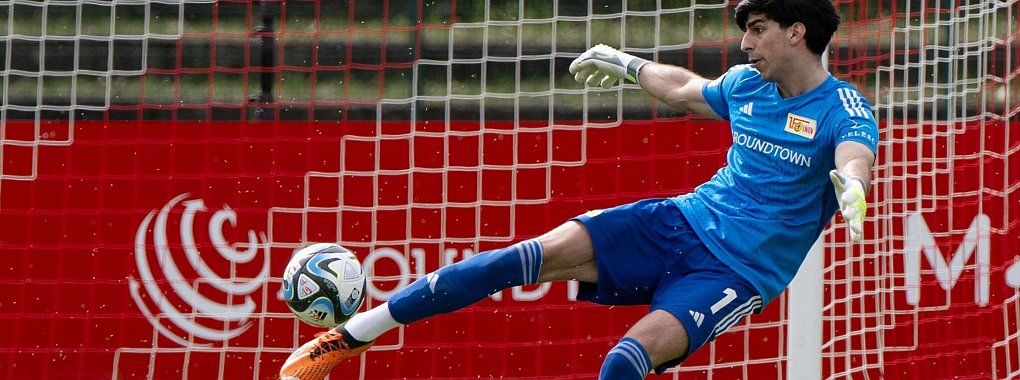 Union-Fans sammeln Spenden für den an Knochenkrebs erkrankten Nachwuchskeeper Berkin Arslanogullari. - © Matthias Koch/dpa