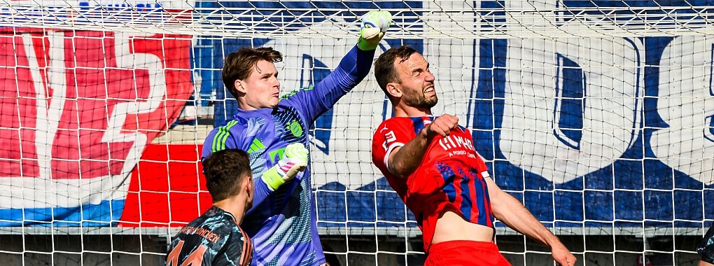 Torhüter Jonas Urbig blieb in seinem sechsten Liga-Spiel für die Bayern erstmals ohne Gegentor. - © Tom Weller/dpa