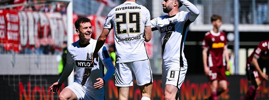 Die SV Elversberg mischt nach einem klaren Sieg gegen Jahn Regensburg weiter im Aufstiegskampf der 2. Bundesliga mit. - © Silas Schueller/Defodi Images/dpa