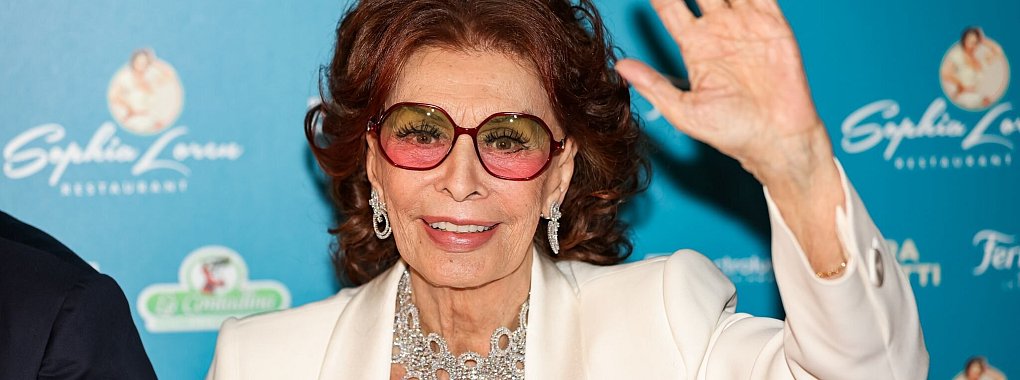 Sophia Loren feiert im September ihren 90. Geburtstag. Dem etwas &auml;lteren Modemacher Giorgio Armani gratuliert sie geradezu hymnisch. (Foto:Archiv) - &copy; Lapresse/LaPresse via ZUMA Press/dpa