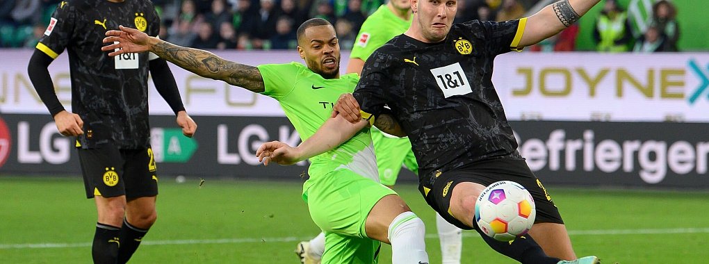 Steht nach seiner Verletzung wieder auf dem Platz: Lukas Nmecha (l). - &copy; Swen Pf&ouml;rtner/dpa