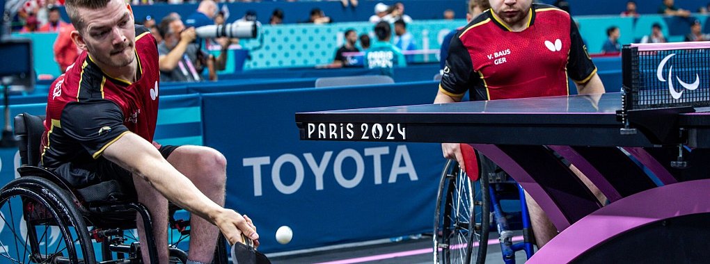 Valentin Baus und Thomas Schmidberger k&auml;mpfen im Tischtennis-Doppel um Gold. - &copy; Jens B&uuml;ttner/dpa