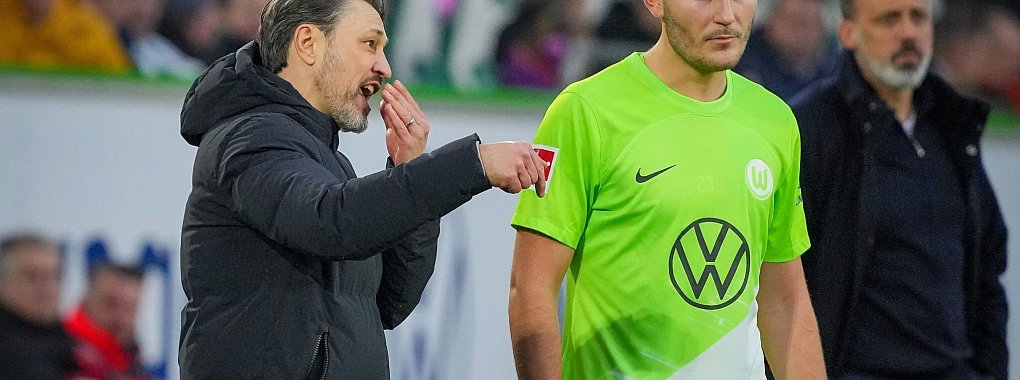 Trainer Niko Kovac (l) und der VfL Wolfsburg warten seit fünf Partien auf einen Sieg. - © Soeren Stache/dpa