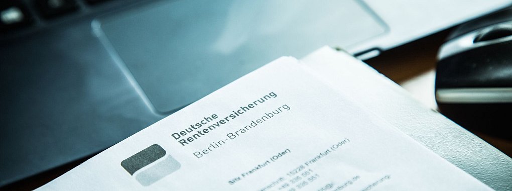 Sind Sie mindestens 27 Jahre alt und haben 5 Beitragsjahre in der Rentenversicherung vorzuweisen? Dann können Sie jährlich mit einer sogenannten Renteninformation rechnen. - © Christin Klose/dpa-tmn