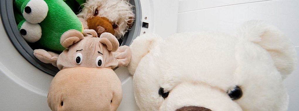 Kuscheltiere sollten nur in der Waschmaschine gereinigt werden, wenn der Hersteller das auch empfiehlt. - &copy; Andrea Warnecke/dpa-tmn