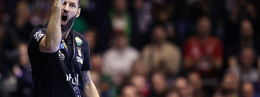 Magdeburgs Trainer Bennet Wiegert und der SCM empfangen im Topspiel die F&uuml;chse Berlin. - &copy; Ronny Hartmann/dpa