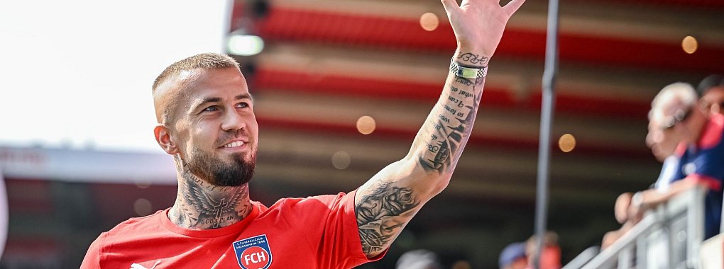 Niklas Dorsch und der 1. FC Heidenheim starten in die Ligaphase der Conference League. - © Harry Langer/dpa