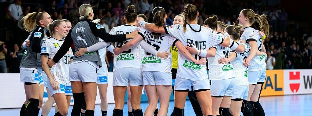 Die deutschen Handballerinnen wollen auch in der EM-Hauptrunde Grund zum Jubel haben. - © Marco Wolf/dpa