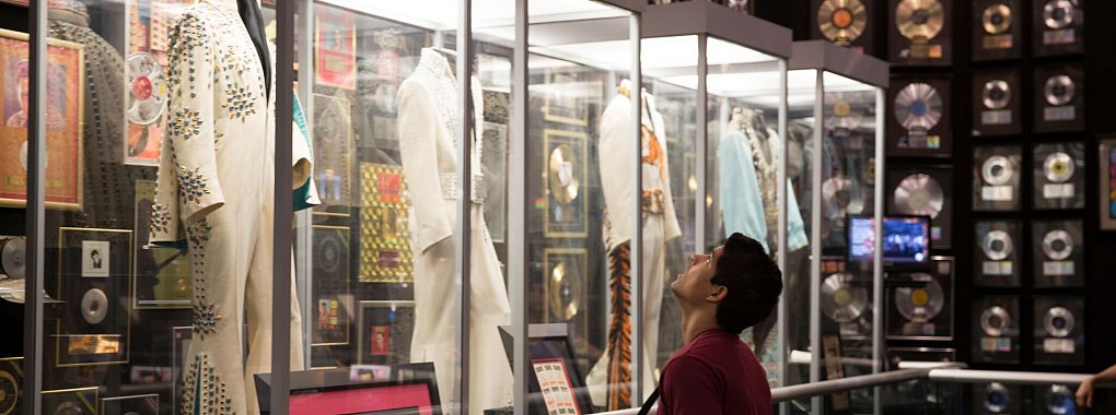 90 Jahre Elvis Presley: In Memphis werden 90 Artefakte aus seinem Leben bis Ende 2025 ausgestellt. - © David Meany/Memphis Tourism/dpa-tmn