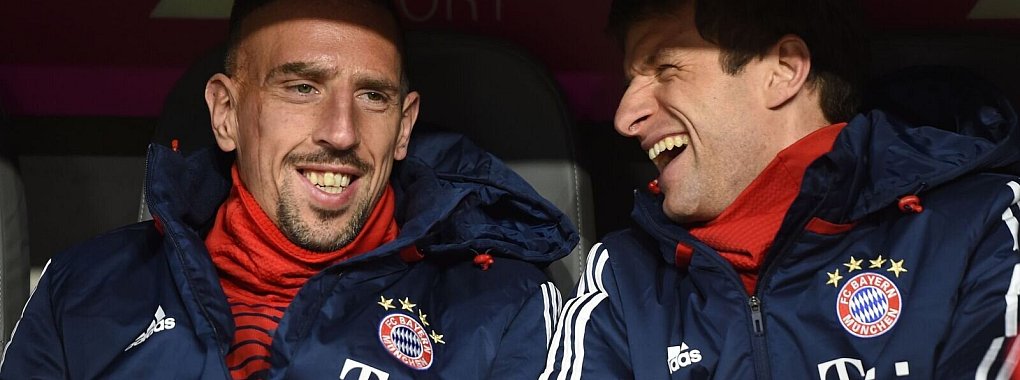 Kennen sich gut aus den gemeinsamen Jahren beim FC Bayern: Ribéry (l) und Müller. - © Andreas Gebert/dpa