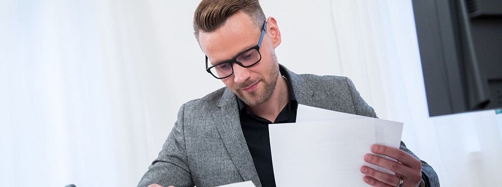 Haben Sie den Überblick über all Ihre Verkäufe oder Vermietungen, die sie via Onlineplattformen abgeschlossen haben? Besser wäre es, denn das Finanzamt bekommt davon im Zweifel Wind. - © Christin Klose/dpa-tmn/dpa