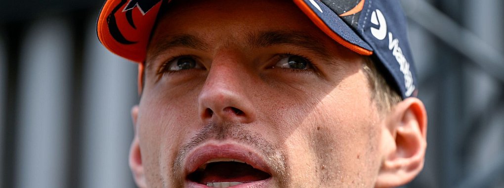 Schlägt sich Max Verstappen zu sehr die Nacht um die Ohren? - © Denes Erdos/AP/dpa