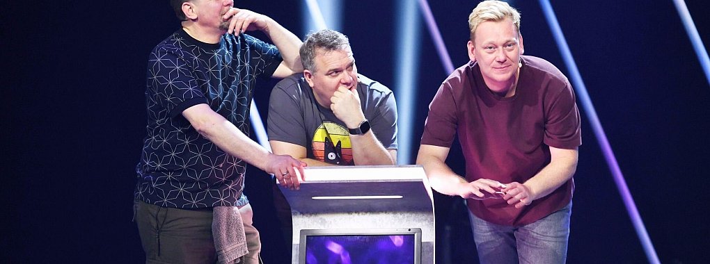 Tim M&auml;lzer (l-r), Elton und Jens &laquo;Knossi&raquo; Knossalla stellen sich der Herausforderung. - &copy; Steffen Z Wolff/RTL/dpa