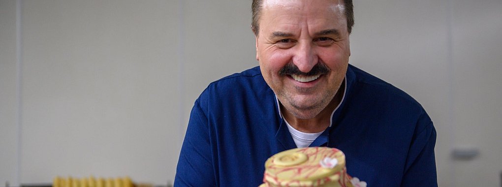 Als Starkoch braucht Johann Lafer öfter Handschuhe, seine Leidenschaft gilt gut gepflegten Schuhen. - © Klaus-Dietmar Gabbert/dpa