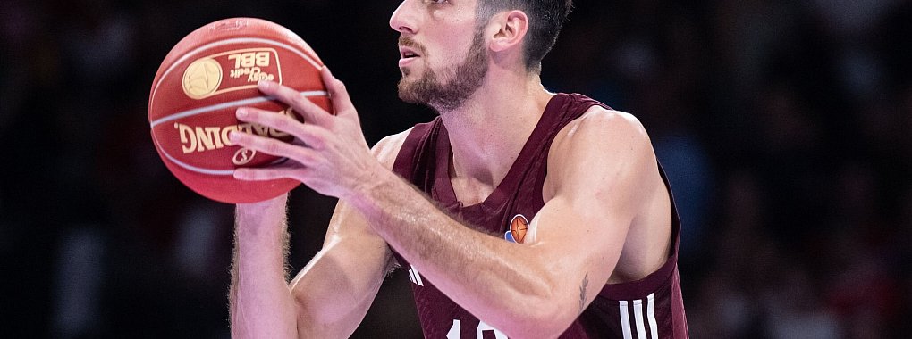 Leandro Bolmaro und die Bayern kassierten in der Bundesliga nach zuvor 14 Siegen in Serie wieder eine Niederlage. - &copy; Sven Hoppe/dpa