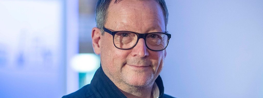 «Es ist immer irritierend, auf eine Handlung zu warten, die dann nicht kommt», sagt «Warten auf Godot»-Schauspieler Matthias Brandt. «Denken Sie nur an die Deutsche Bahn - der reine Beckett!» (Archivbild) - © Helmut Fricke/dpa