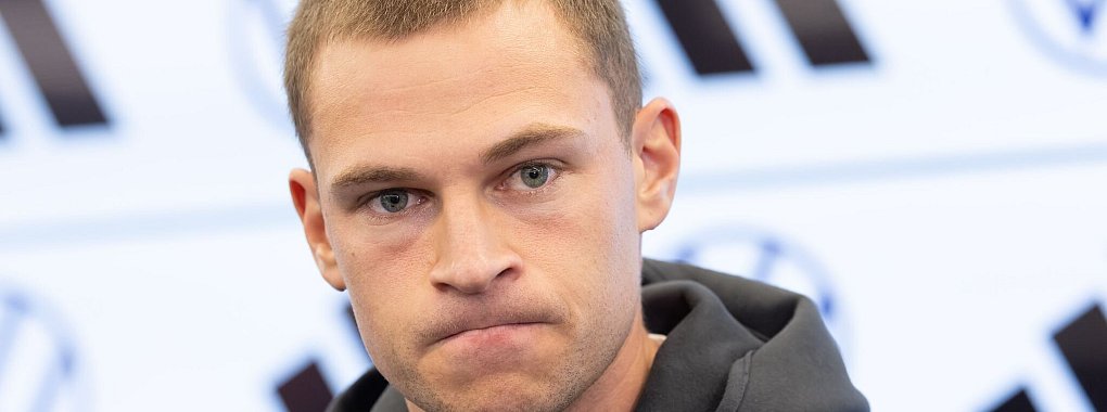 DFB-Kapitän Kimmich wünscht sich eine größere Trennung von Fußball und Politik. - © Jürgen Kessler/dpa