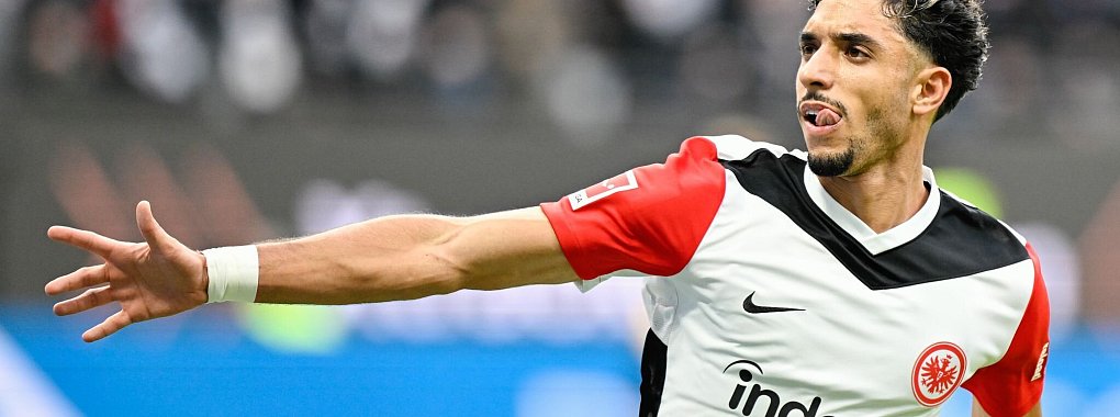 Manchester City ist offenbar an einem Winter-Transfer von Eintracht Frankfurts Topstürmer Omar Marmoush interessiert. - © Uwe Anspach/dpa