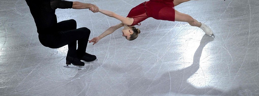 Das deutsche Eiskunstlauf-Paar Minerva Hase (r) und Nikita Wolodin hat den Sieg beim Grand-Prix-Finale geholt. - © Olivier Chassignole/AFP/dpa