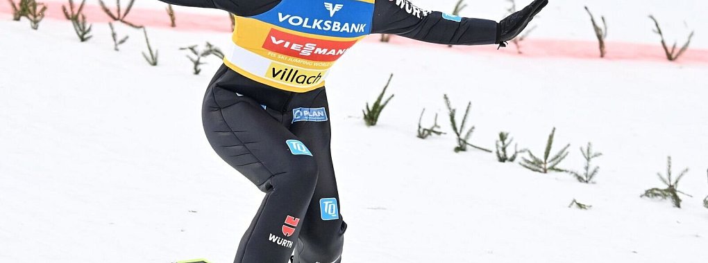 Katharina Schmid ist erneut auf das Siegerpodest gesprungen. - © Barbara Gindl/APA/dpa