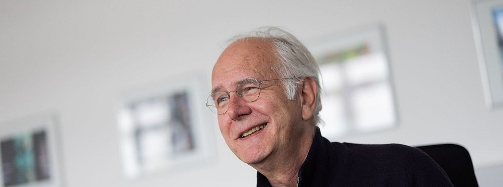 «Scholz beweist auf jeden Fall Durchhaltevermögen und verliert nicht schnell die Nerven»: Harald Schmidt. - © Rolf Vennenbernd/dpa