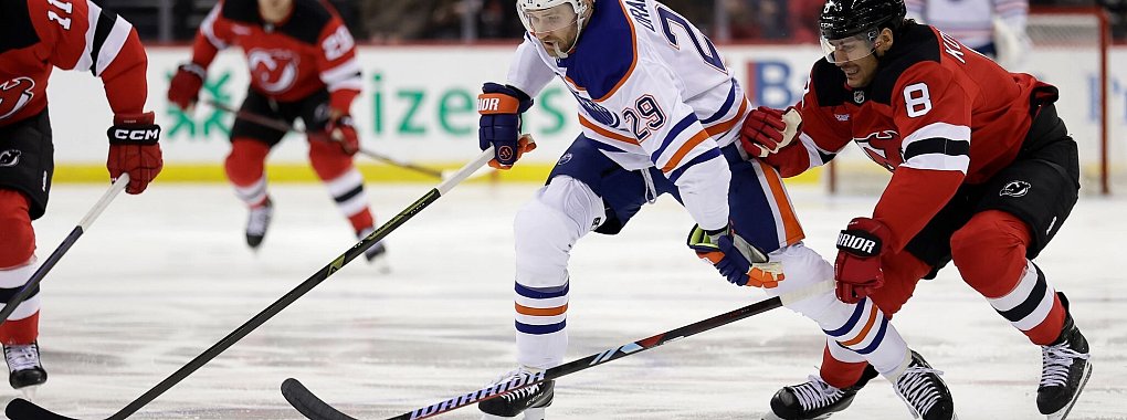 Leon Draisaitl setzt seine Scorer-Serie in der NHL fort. - © Adam Hunger/AP/dpa