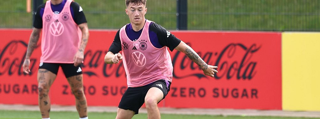 Ein Nationalmannschafts-Neuling greift im Training an: Stuttgarts Angelo Stiller. - &copy; Daniel Karmann/dpa