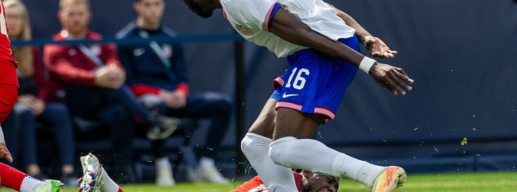 Bayern-Profi Alphonso Davies verletzte sich im Länderspiel gegen die USA. - © Ringo Chiu/ZUMA Press Wire/dpa