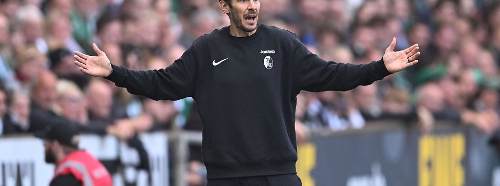 Geht doch: Freiburgs Trainer Julian Schuster holt mit seinem Team einen wichtigen Auswärtssieg. - © Carmen Jaspersen/dpa