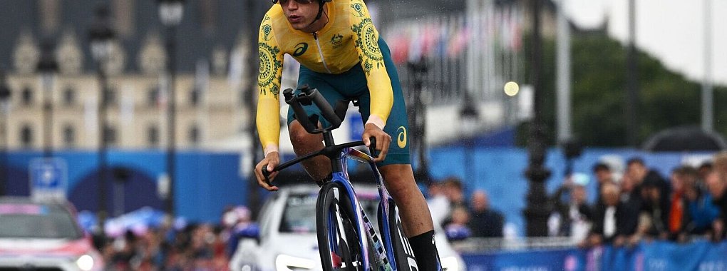 Stürzte schwer im Zeitfahren: Lucas Plapp - © Dan Himbrechts/AAP/dpa